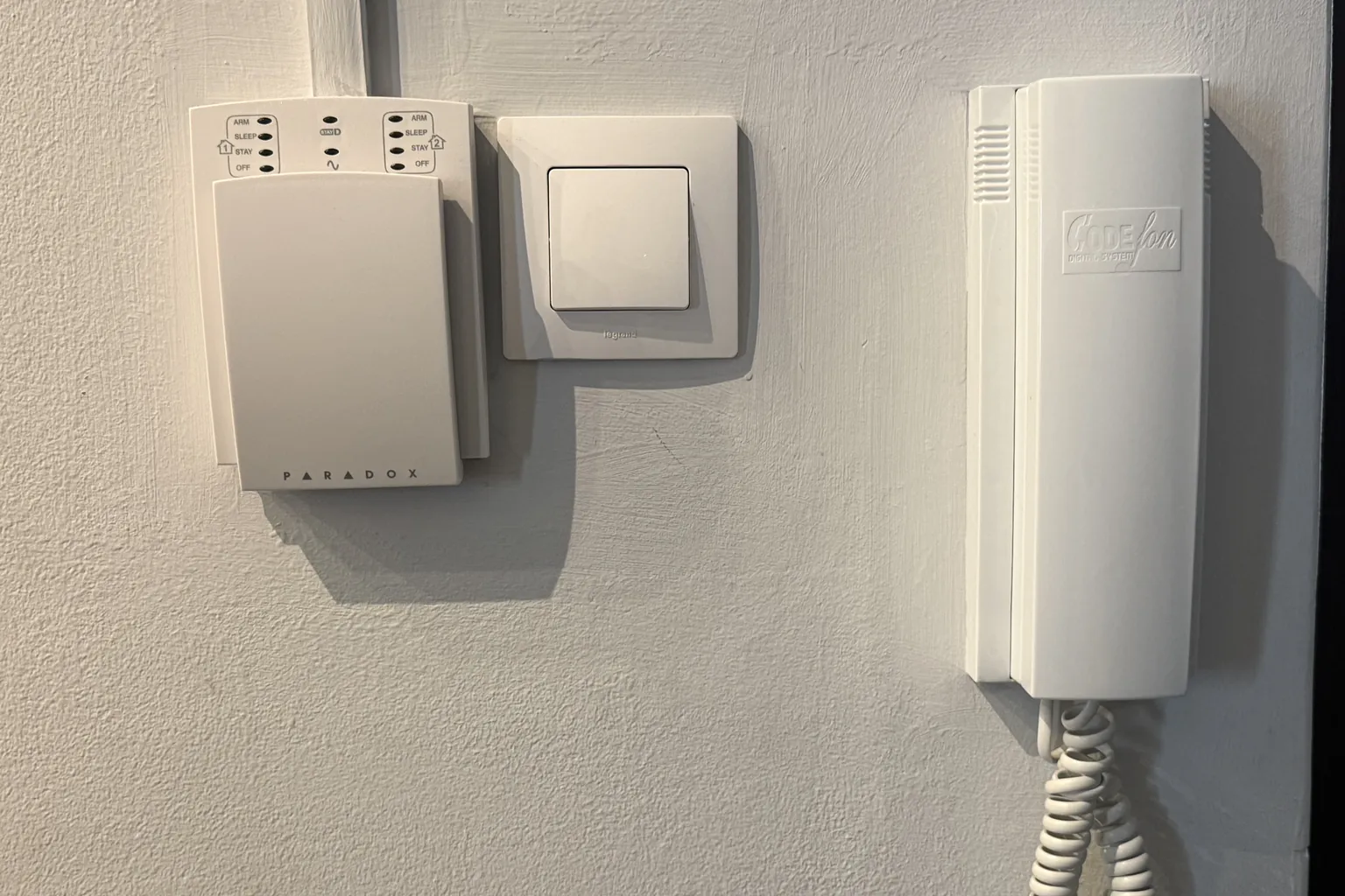 Meglévő, régi riasztókezelő és kaputelefon